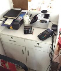 閑置辦公設(shè)備轉(zhuǎn)讓 品質(zhì)展示柜與全套辦公用品，助力創(chuàng)業(yè)商機(jī)